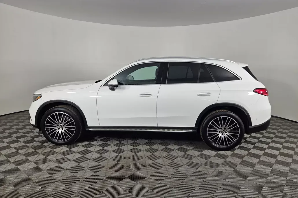 2025 Mercedes Benz GLC 300 4MATIC photo 1