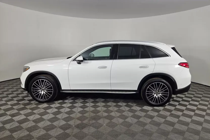 2025 Mercedes Benz GLC 300 4MATIC photo 1
