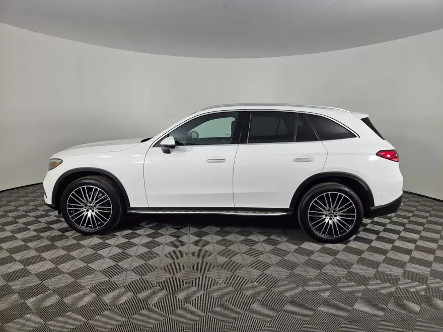 2025 Mercedes Benz GLC 300 4MATIC photo 1
