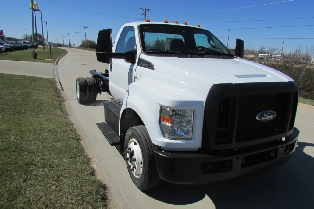 2024 Ford F-650 Pro Loader photo 1