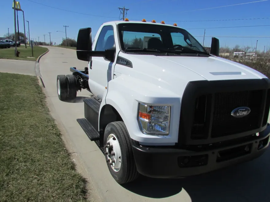 2024 Ford F-650 Pro Loader photo 1