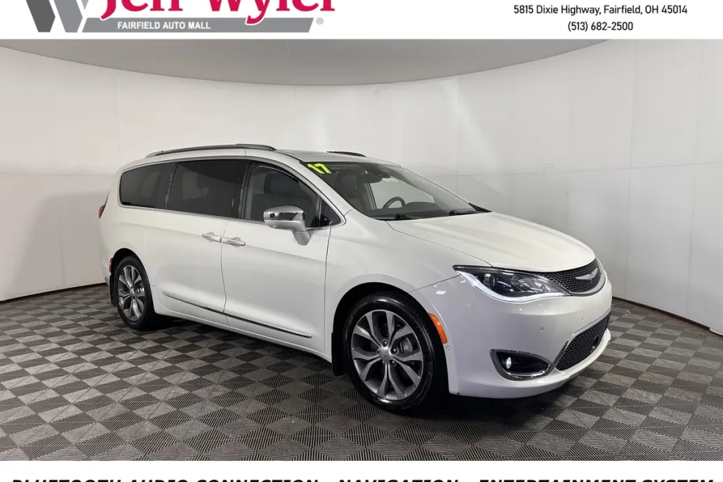 2017 Chrysler Pacifica Limited photo 1