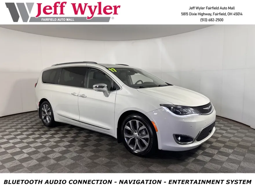 2017 Chrysler Pacifica Limited photo 1