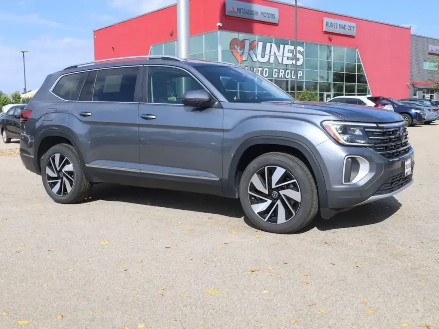 2025 Volkswagen Atlas SEL photo 1