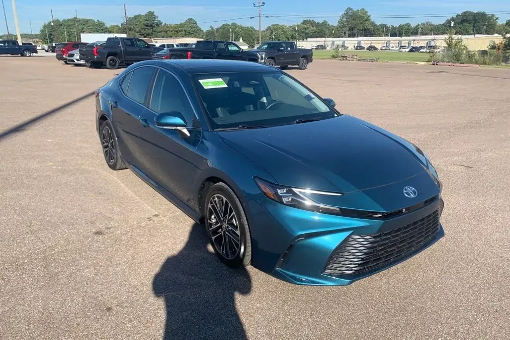 2025 Toyota Camry XLE photo 1