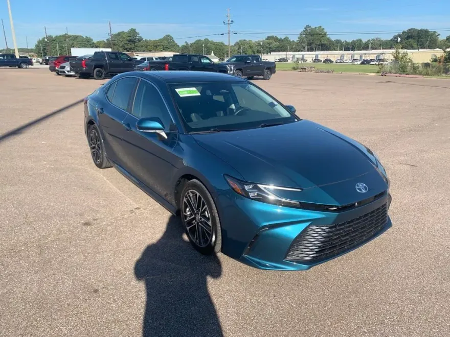 2025 Toyota Camry XLE photo 1
