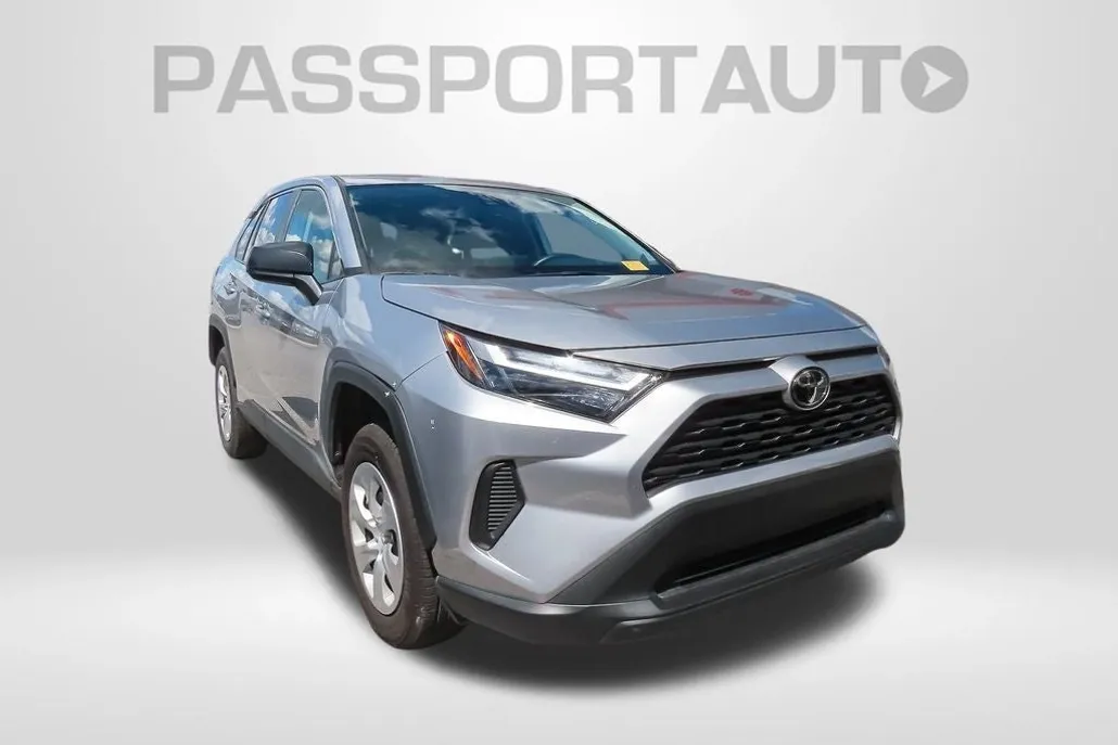 2024 Toyota RAV4 LE photo 1