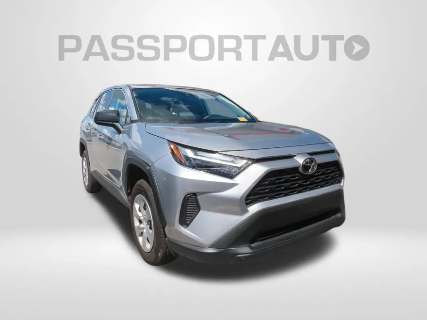 2024 Toyota RAV4 LE photo 1