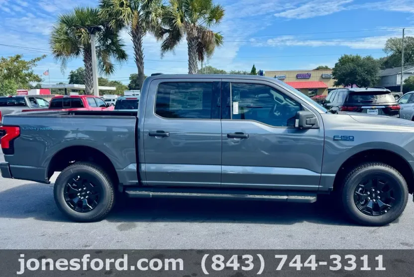 2025 Ford F-150 Lightning XLT photo 1