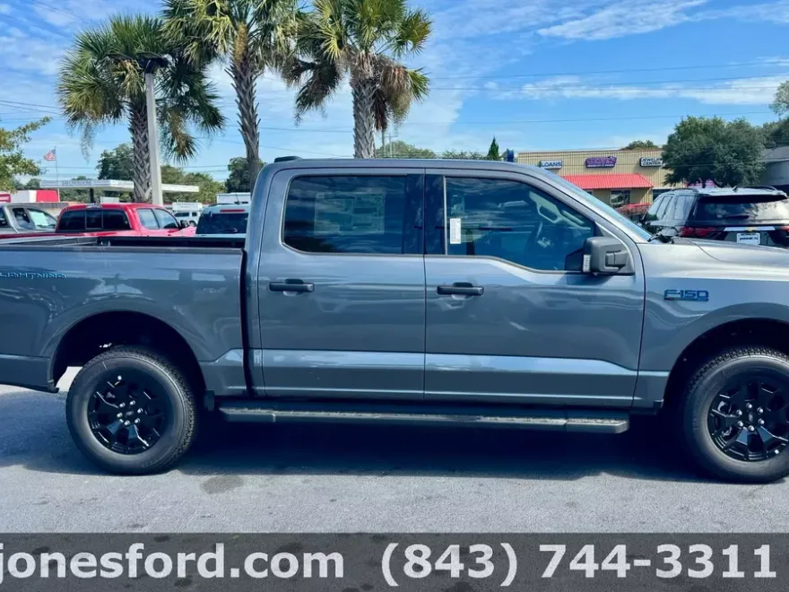 2025 Ford F-150 Lightning XLT photo 1