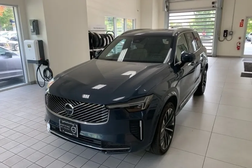 2025 Volvo XC90 Plus photo 1