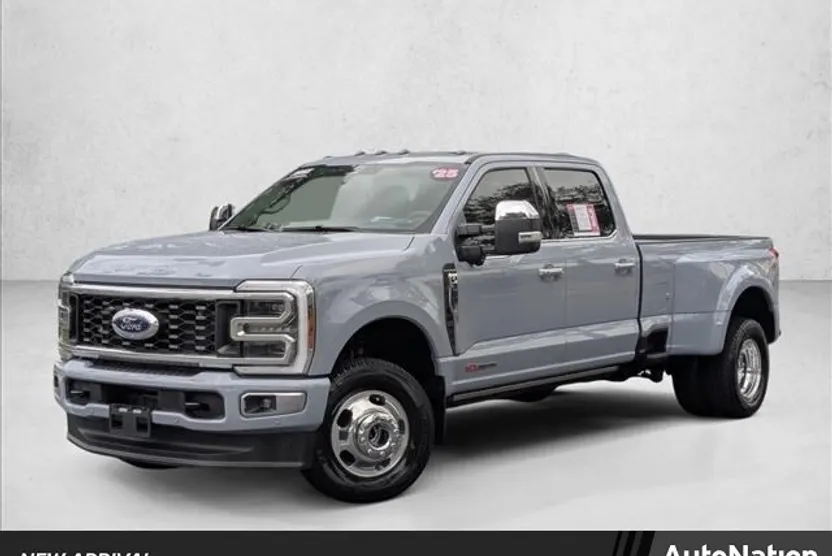 2025 Ford F-350 Platinum photo 1