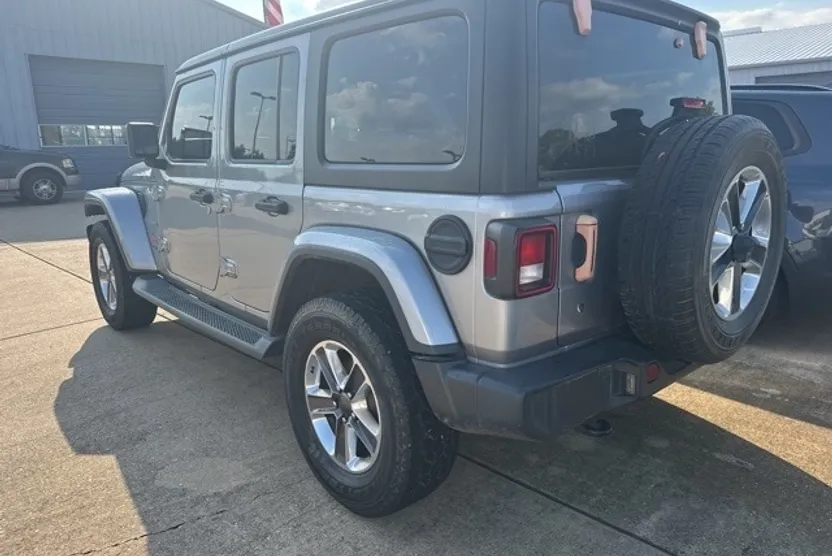 2020 Jeep Wrangler Unlimited Sahara photo 1
