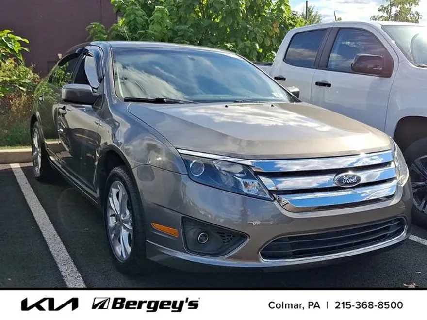 2012 Ford Fusion SE photo 1