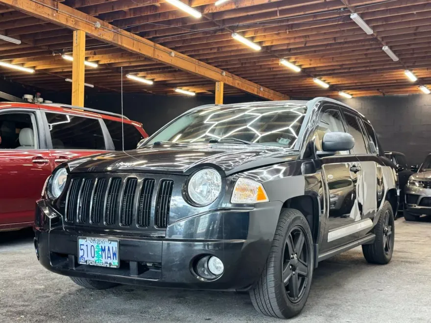 2010 Jeep Compass Sport photo 1