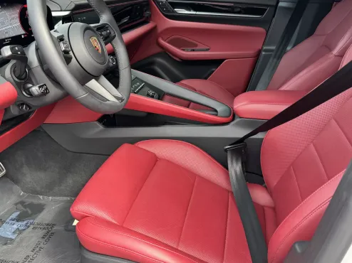 2025 Porsche Macan Electric photo 4