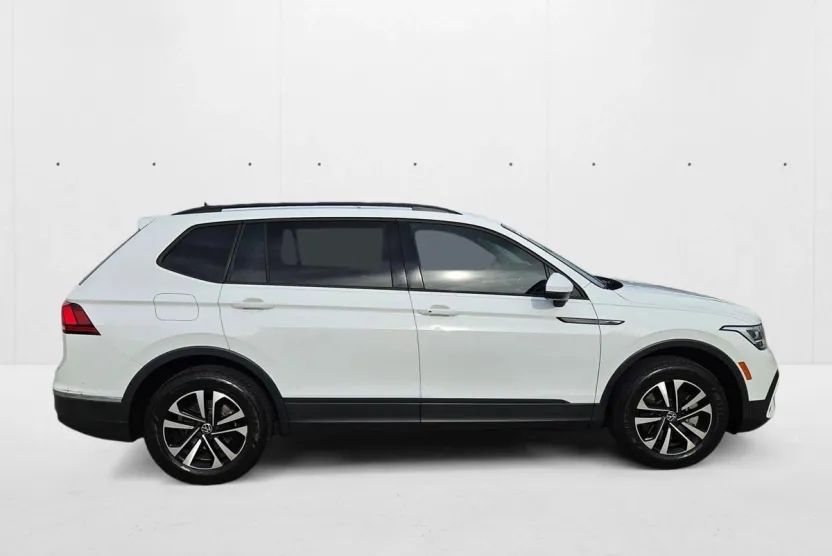 2023 Volkswagen Tiguan S photo 1