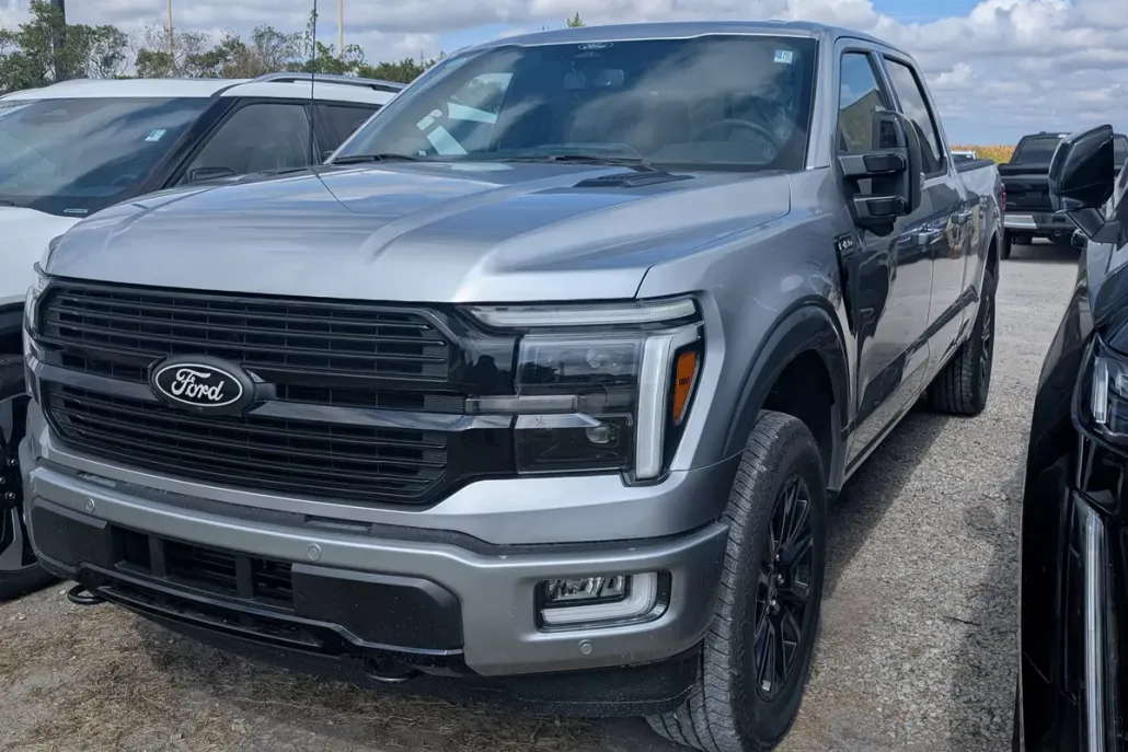 2025 Ford F-150 Platinum photo 1