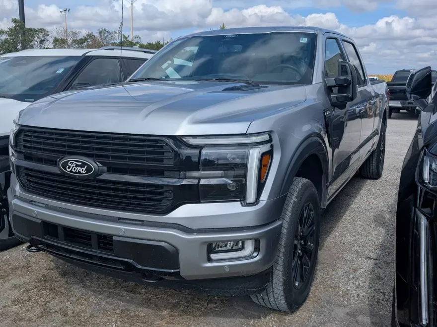 2025 Ford F-150 Platinum photo 1
