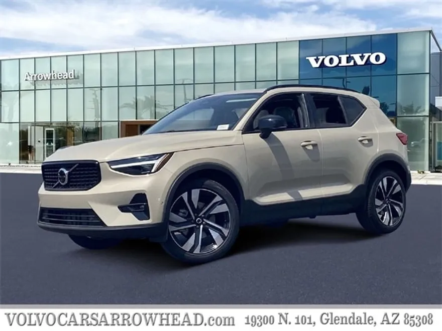 2025 Volvo XC40 Plus photo 1