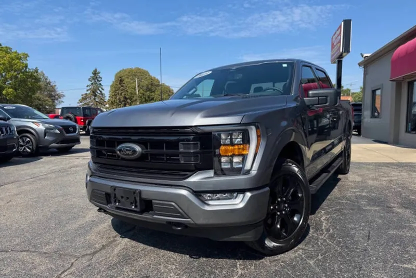 2023 Ford F-150 XLT photo 1