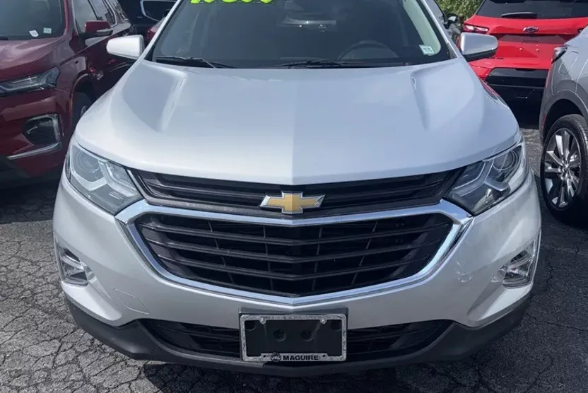 2020 Chevrolet Equinox LT photo 1