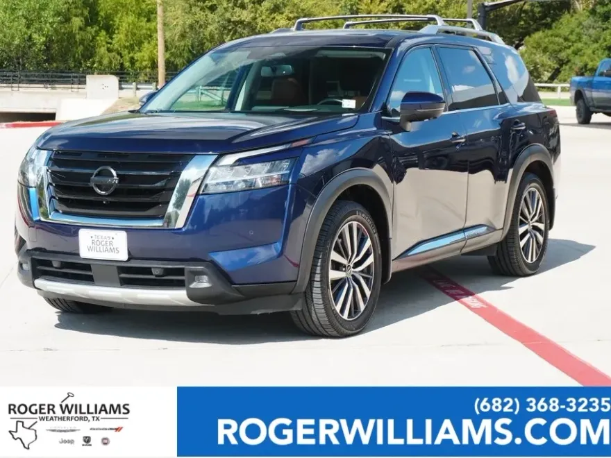 2022 Nissan Pathfinder Platinum photo 1