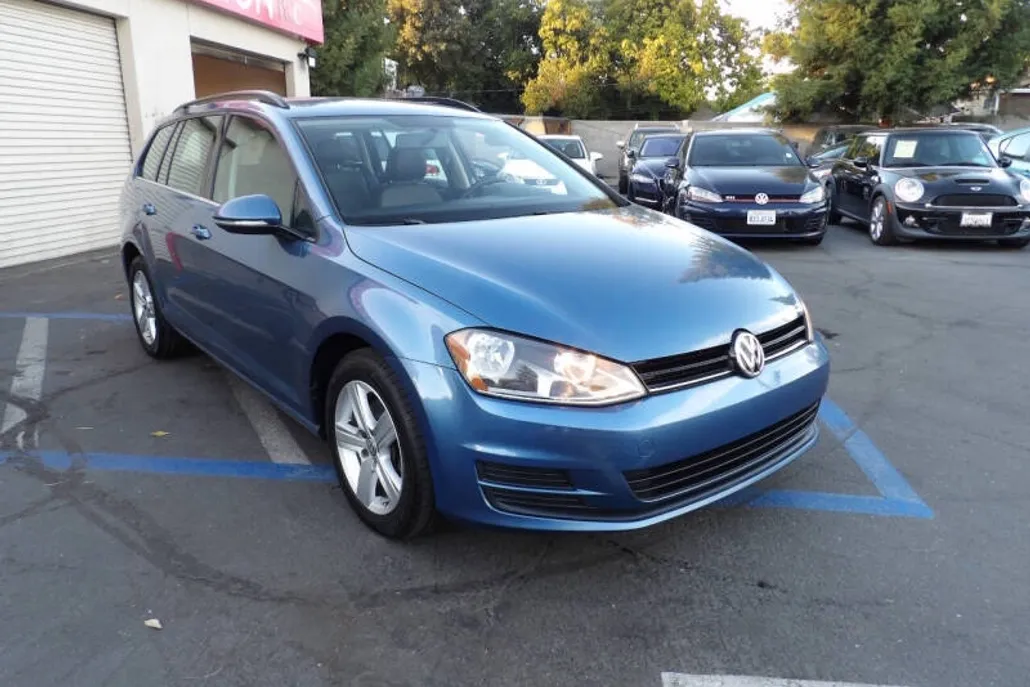 2015 Volkswagen Golf SportWagen TDI S photo 1