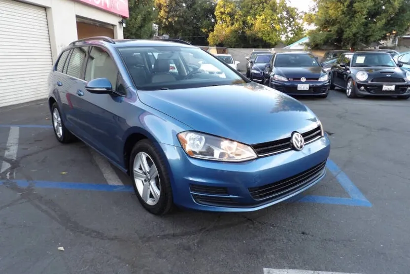 2015 Volkswagen Golf SportWagen TDI S photo 1