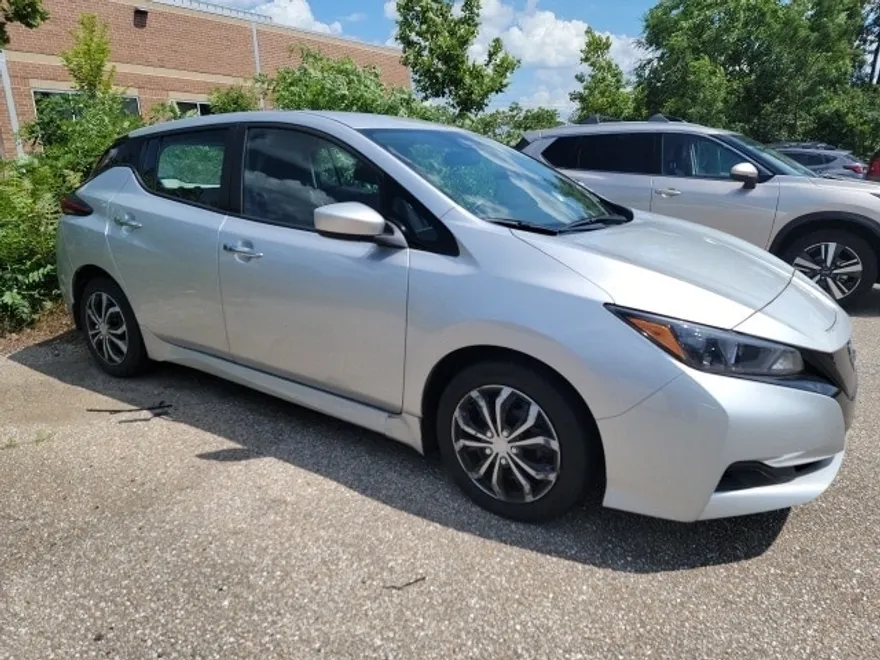 2023 Nissan Leaf S photo 1