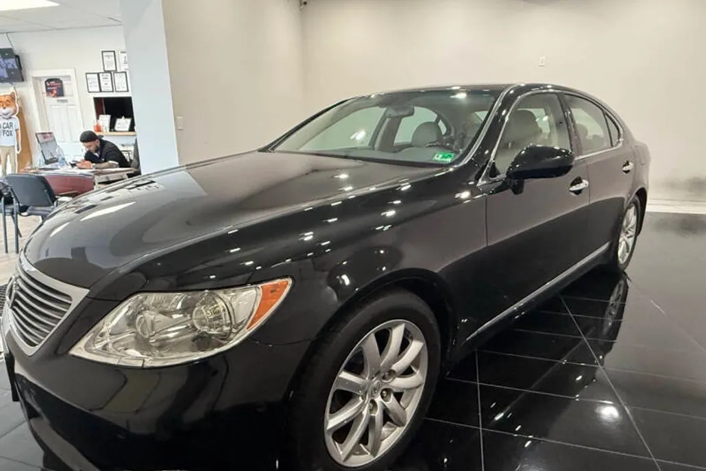 2007 Lexus LS 460 photo 1