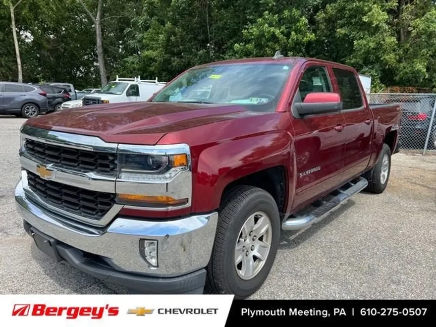 2017 Chevrolet Silverado 1500 LT photo 1