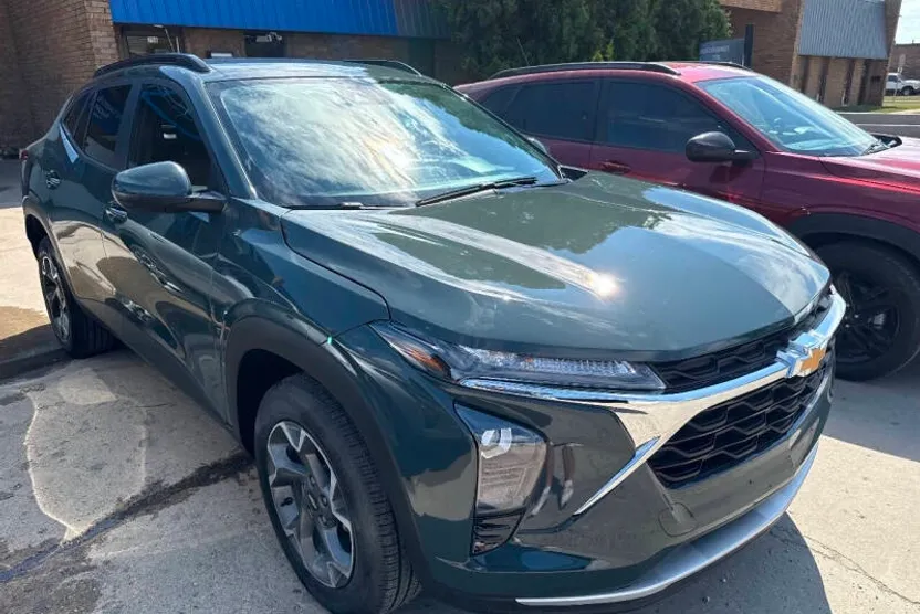 2025 Chevrolet Trax LT photo 1