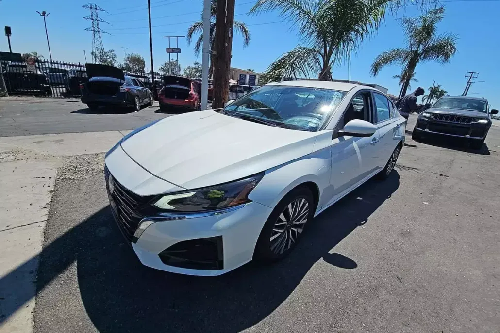 2023 Nissan Altima 2.5 SV photo 1