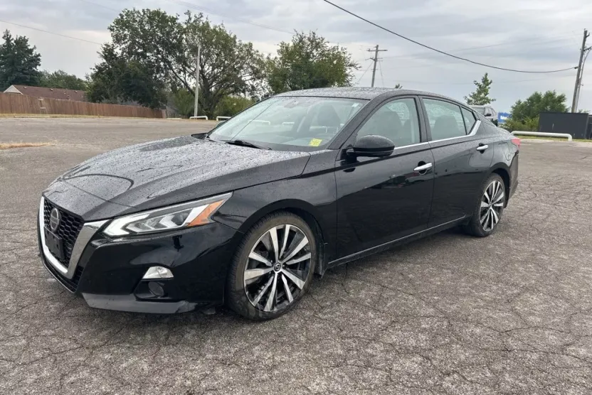 2019 Nissan Altima 2.5 Platinum photo 1