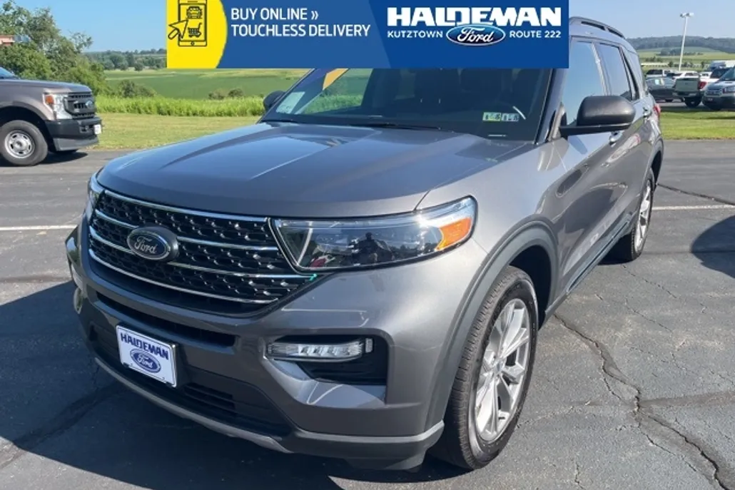 2022 Ford Explorer XLT photo 1