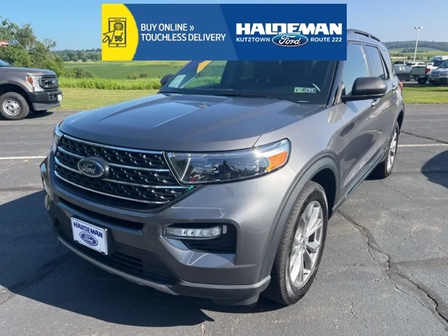 2022 Ford Explorer XLT photo 1