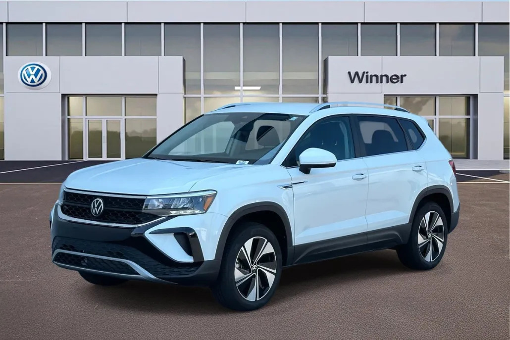 2024 Volkswagen Taos SE photo 1