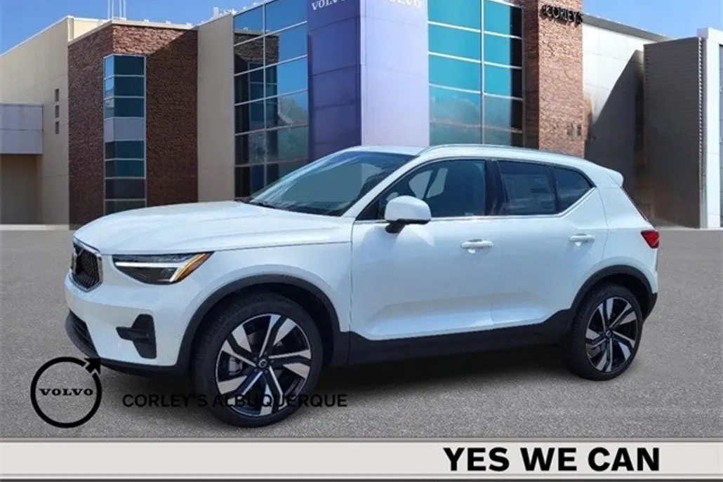 2025 Volvo XC40 Plus photo 1