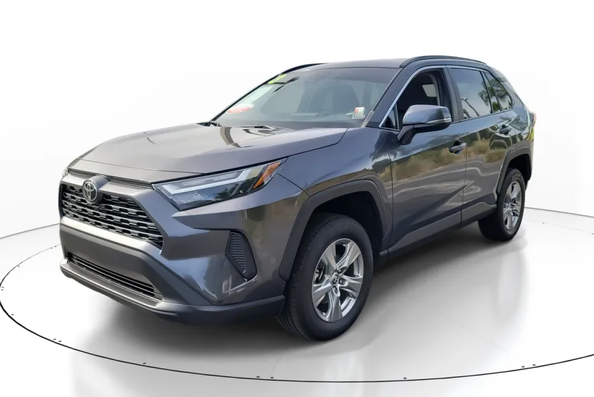 2023 Toyota RAV4 XLE photo 1