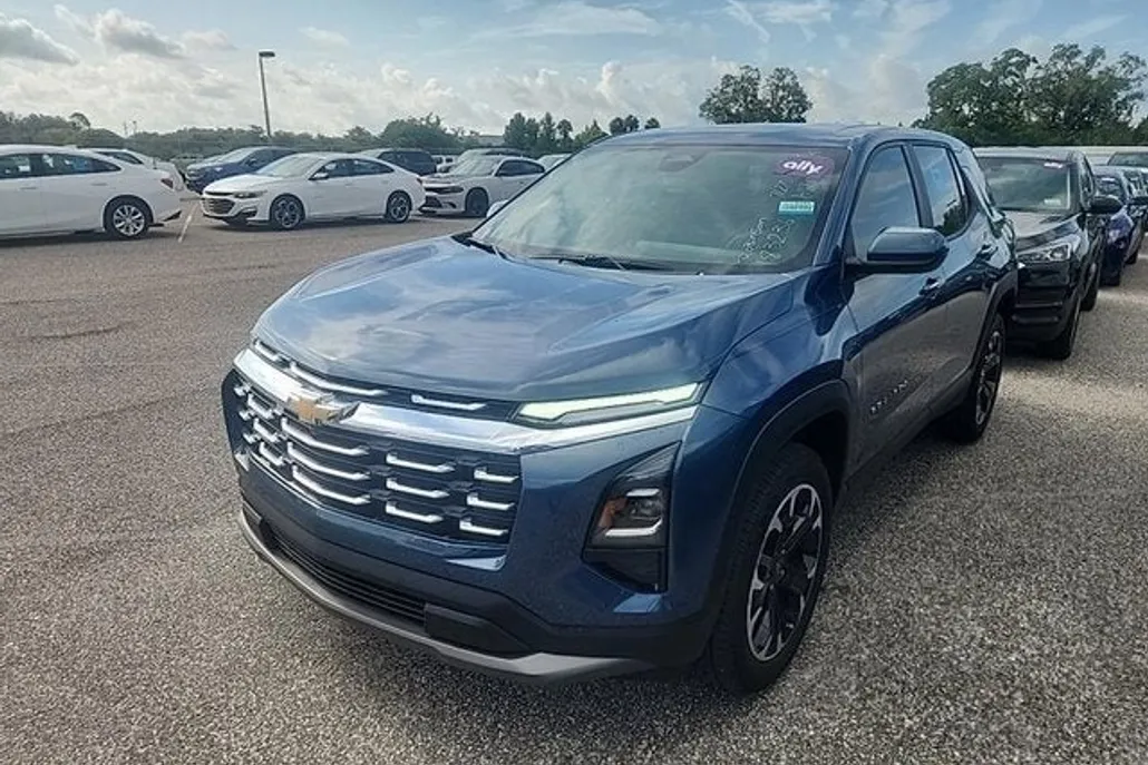 2025 Chevrolet Equinox LT photo 1