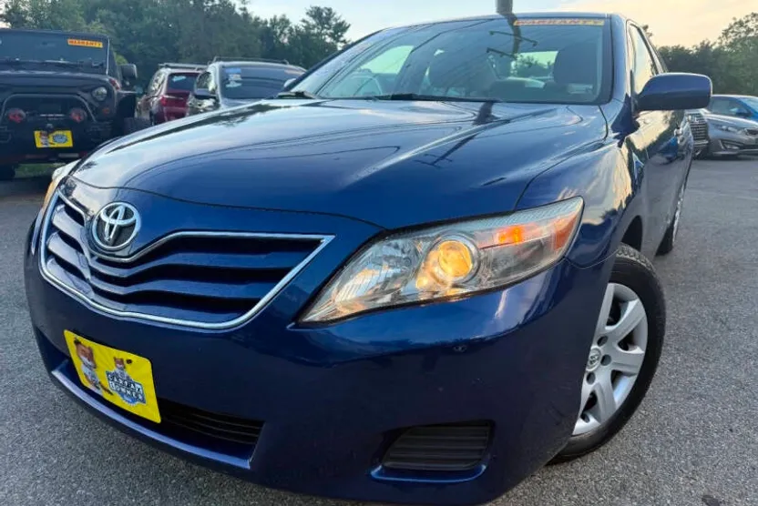 2011 Toyota Camry LE photo 1