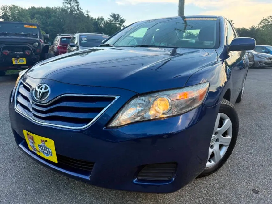 2011 Toyota Camry LE photo 1