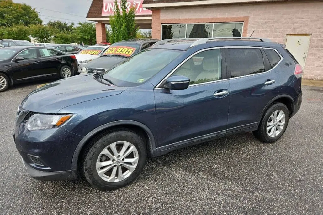 2014 Nissan Rogue SV photo 1