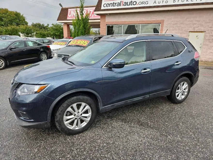 2014 Nissan Rogue SV photo 1