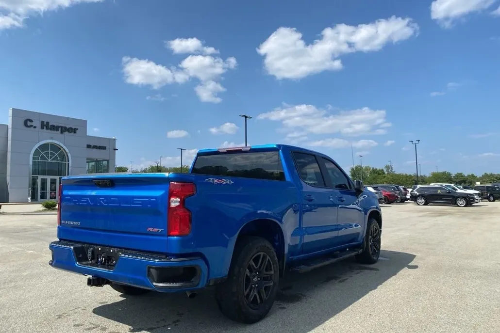 2022 Chevrolet Silverado RST photo 1