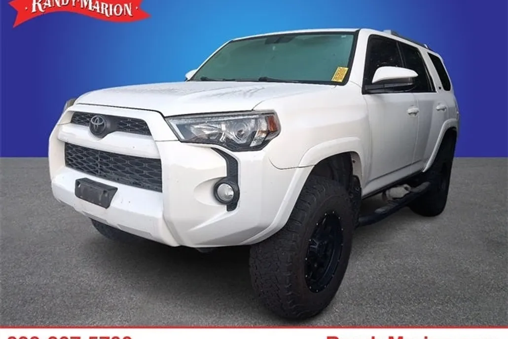 2015 Toyota 4Runner SR5 photo 1