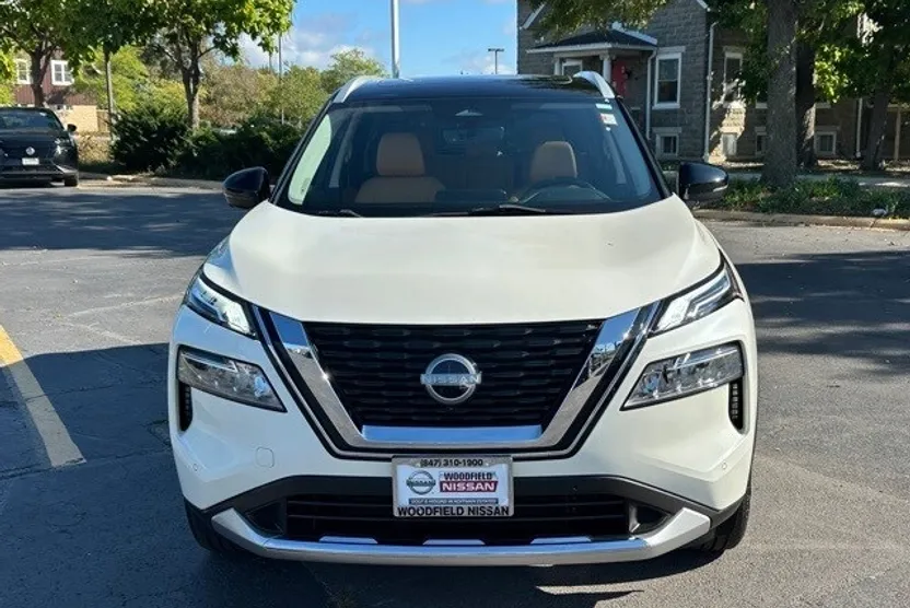 2023 Nissan Rogue Platinum photo 1