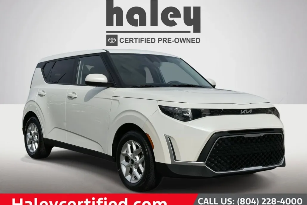 2023 Kia Soul LX photo 1