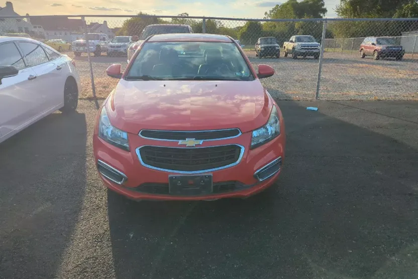 2015 Chevrolet Cruze LT photo 1